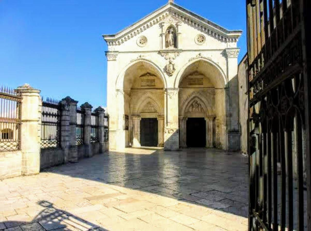 Suite Rotari - Affitti Brevi Italia Monte SantʼAngelo Exterior foto